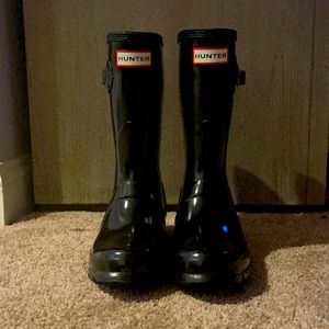 women’s black hunter boots